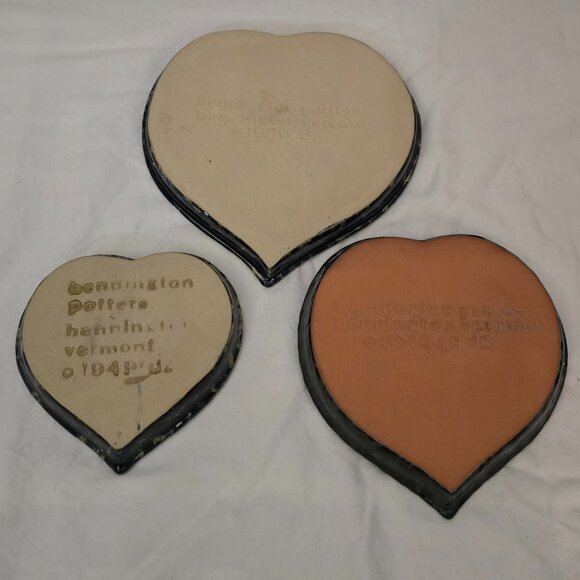 Vtg Bennington Pottery Vermont Set of 3 Heart Shaped Dishes 1948,1949,1950 - Picture 3 of 9